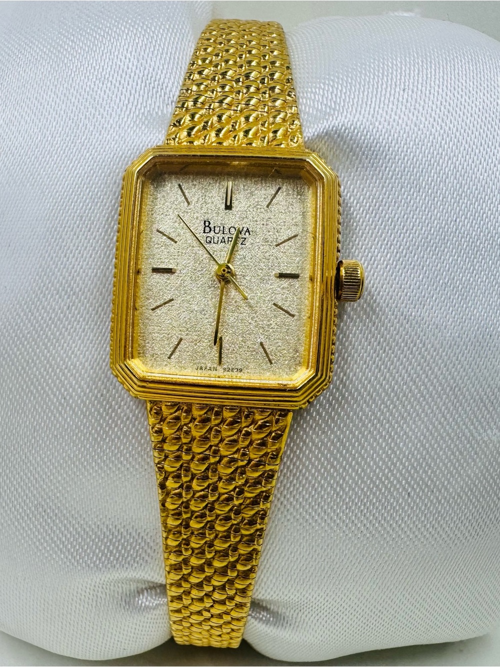 Bulova Vintage Women's Gold-Tone Quartz Dress Watch - Picture 8 of 13